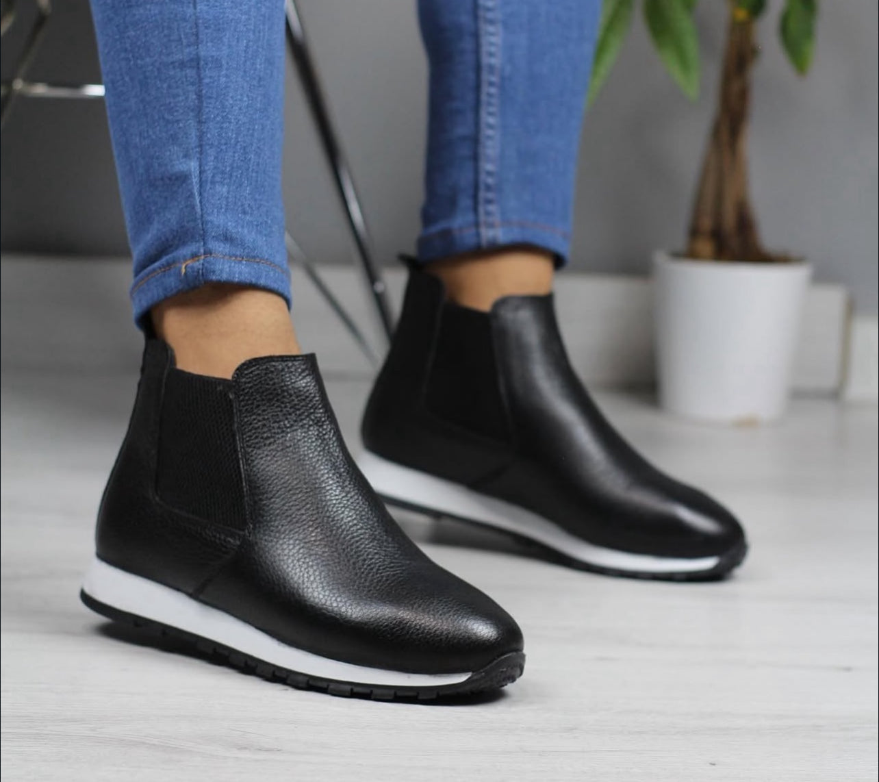 0020 SİYAH ERKEK DERİ BOT